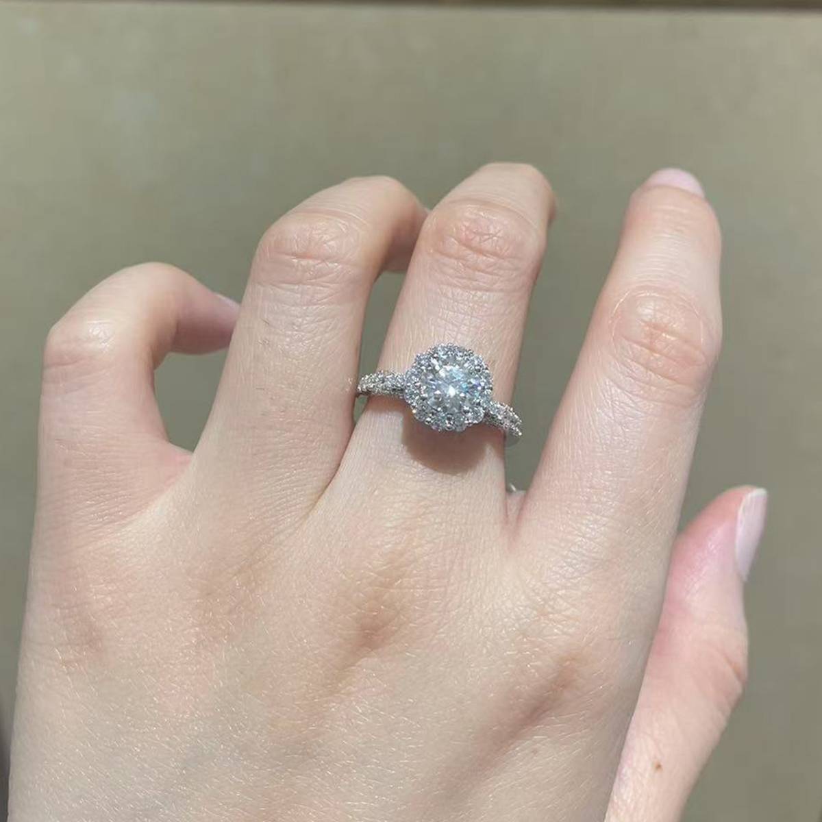 Single Head S925 Silver Plated Platinum Women's Ring Customized Selection Main Stone Moissanite 1.0ct/Secondary Stone High Carbon Diamond